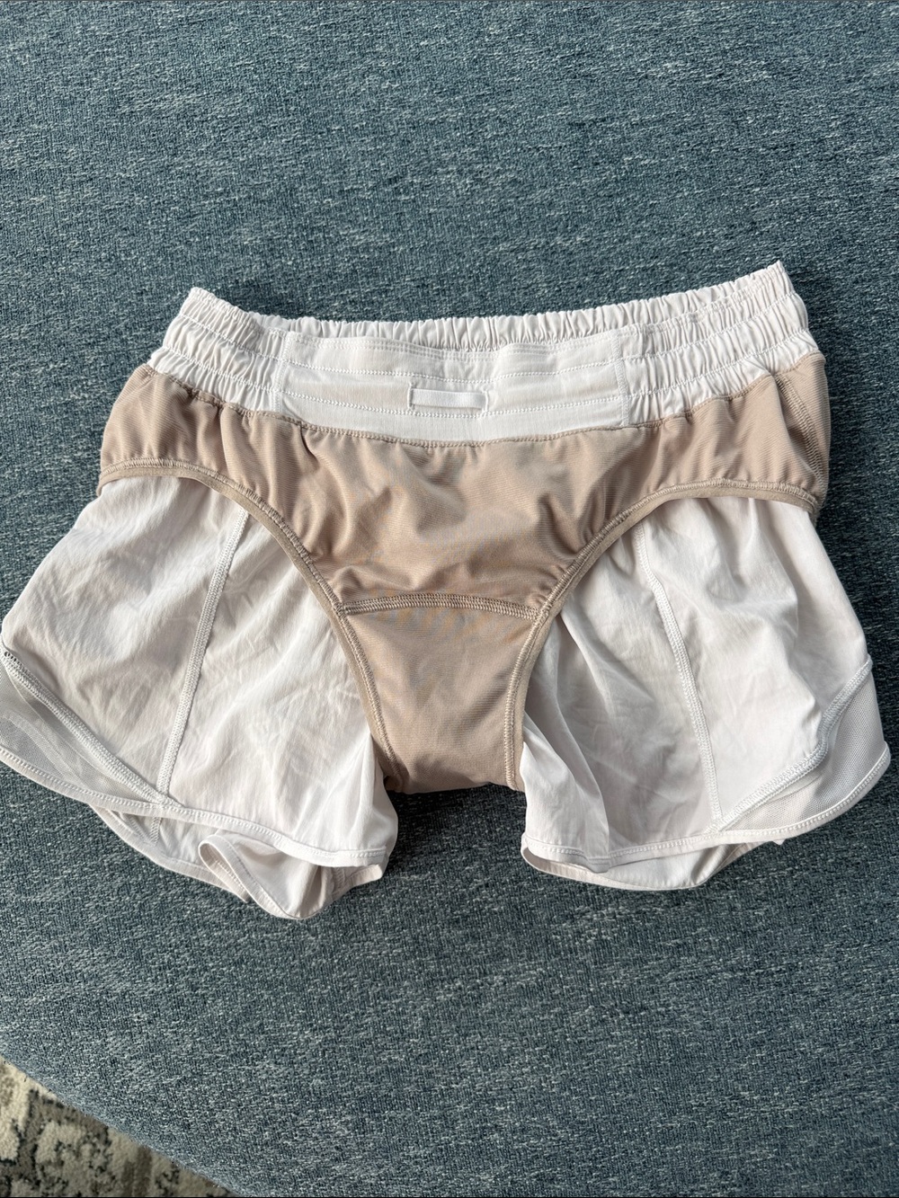 Lululemon Hotty Hot 4” White Lined Shorts – Size 6 - Picture 7 of 7